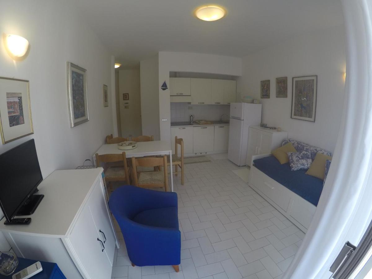 Residence Selenis Bilocale Vista Piscina - Agenzia Cocal Каорле Экстерьер фото